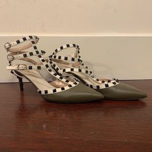 Preowned Valentino Rockstud Caged Pump Size 40